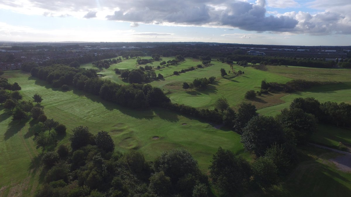 manshed0151's tweet photo. @BootleGolf
@seftoncouncil @bootlehour

#dronephotography
#aerialphotography
#drones
#golfcourse
#BootleGolfCourse https://t.co/BsqFKyBijA