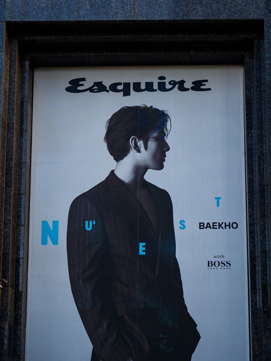 donghoyuyu's tweet photo. BaekHo pictorials are put on Hearst  headquarter  front building ❤️

Hearst is the firm to publish Esquire, Elle,Harper’s Bazaar etc

BaekHo x Boss x Esquire Amazing 🥰👏🏻
Cr @/ 100ho_bro 

#뉴이스트 #백호 #BAEKHO #강동호_에스콰이어 #강동호_휴고보스 #BOSSgenerations https://t.co/OB6AeLxcz1