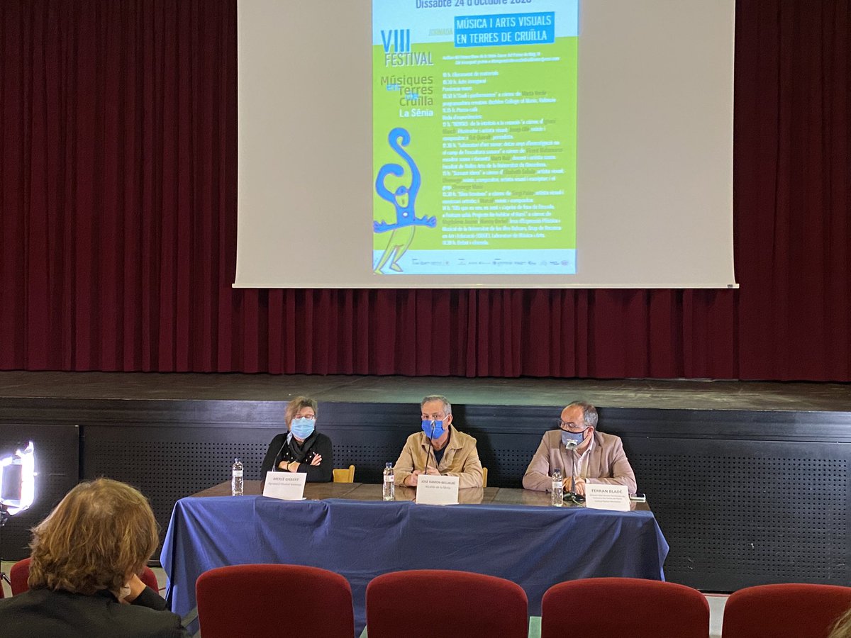 musiques_ttc's tweet photo. 🎶 Inaugurem el #musiquescruilla20 amb @ferran_blade, Jose Ramon Bellaubí, alcalde de @La_Senia, i @Merce_G, reivindicant que #laculturaessegura.

Música i Arts Visuals es trobaran aquest matí, mostrant-nos experiències artístiques de col·laboració i sinergies entre llenguatges https://t.co/01WZzftgbj