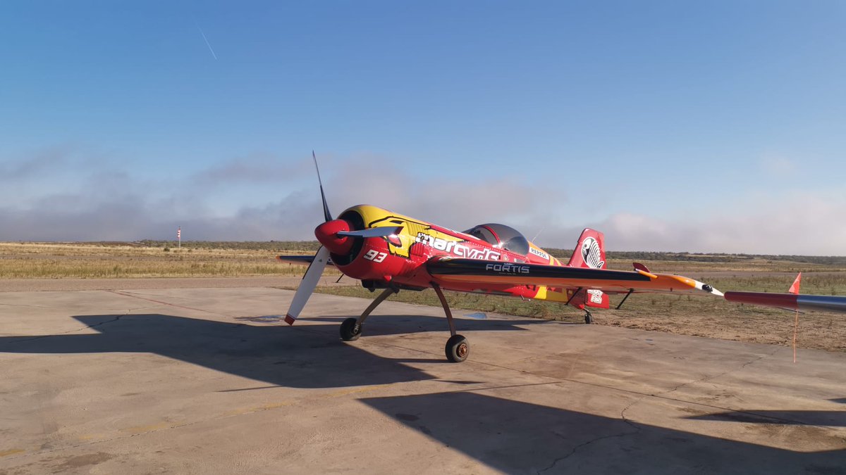 CastorFantoba's tweet photo. Ya estamos listos para la segunda jornada del Campeonato de España de Vuelo Acrobático (#ceva2020). Puedes seguir en directo toda la emoción del #vueloacrobático en https://t.co/qwzaFOE1cE.
Creo que a @IbaiLlanos le gustaría ver esto en directo. https://t.co/CDe33HpdnP