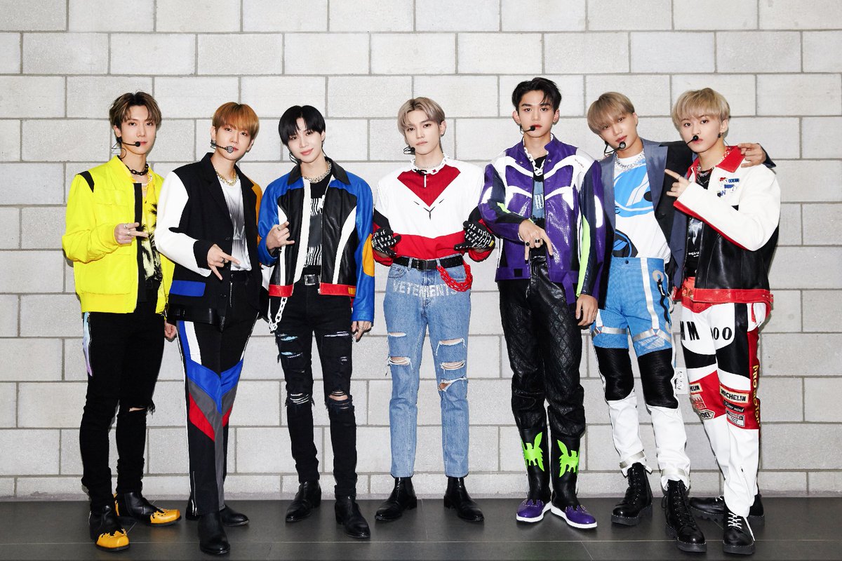 superm's tweet photo. 🤘

#SuperM #SuperOne
#One #Monster_Infinity #WeAreTheFuture #SuperMTheFuture #LateLateshow @latelateshow https://t.co/B4KxDgP1A9