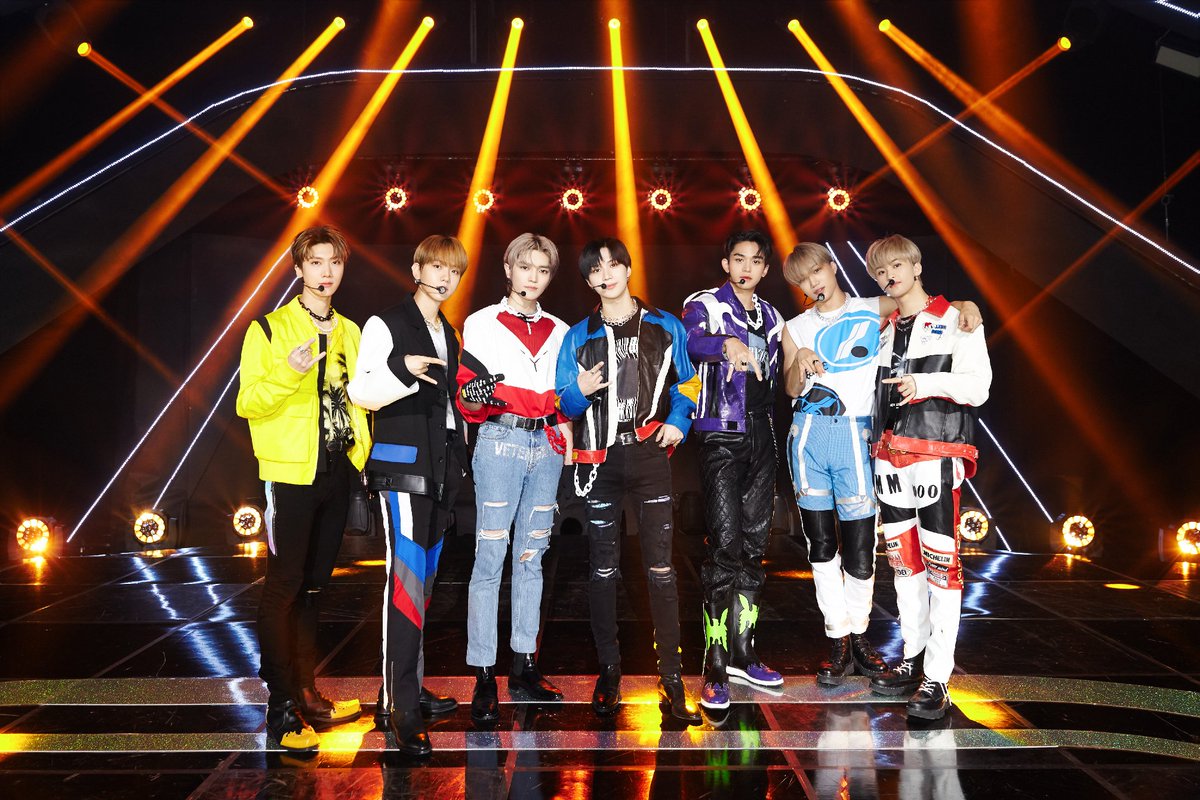 superm's tweet photo. 🤘

#SuperM #SuperOne
#One #Monster_Infinity #WeAreTheFuture #SuperMTheFuture #LateLateshow @latelateshow https://t.co/B4KxDgP1A9