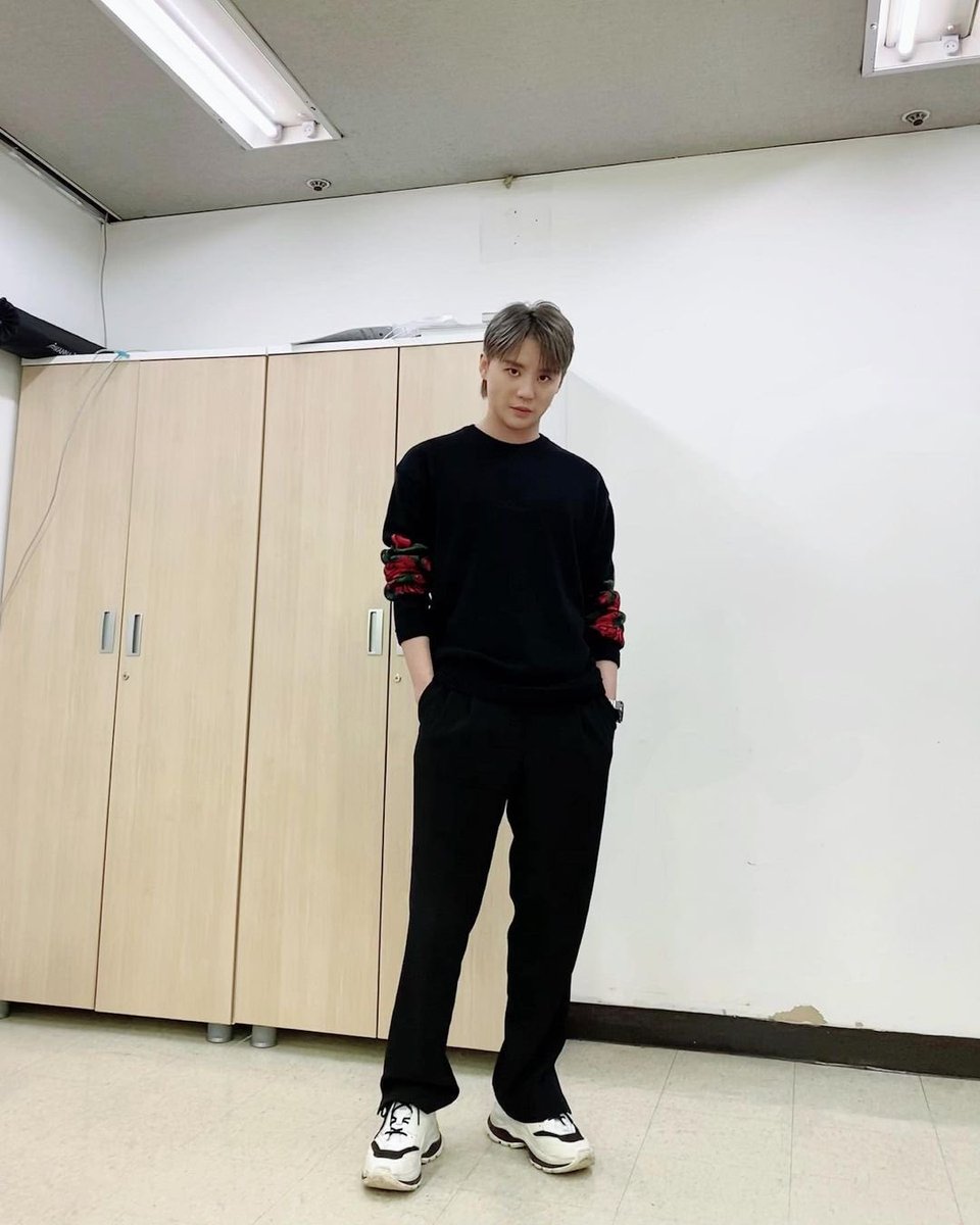 오늘은 #김준수 와 함께✔️
#아리랑라디오 WORLD X TOGETHER!

오후6시에 시작되는💡
#ArirangRadio 개국 17주년 #생방송
#온라인 #오픈스튜디오 #본방사수 는 필수✨

vlive.tv/video/218282
youtu.be/P1fX2GGdVS0

준수의 무대와 토크는 2부에서 함께해요🐥❣️

instagram.com/p/CGuHAblgkby/…