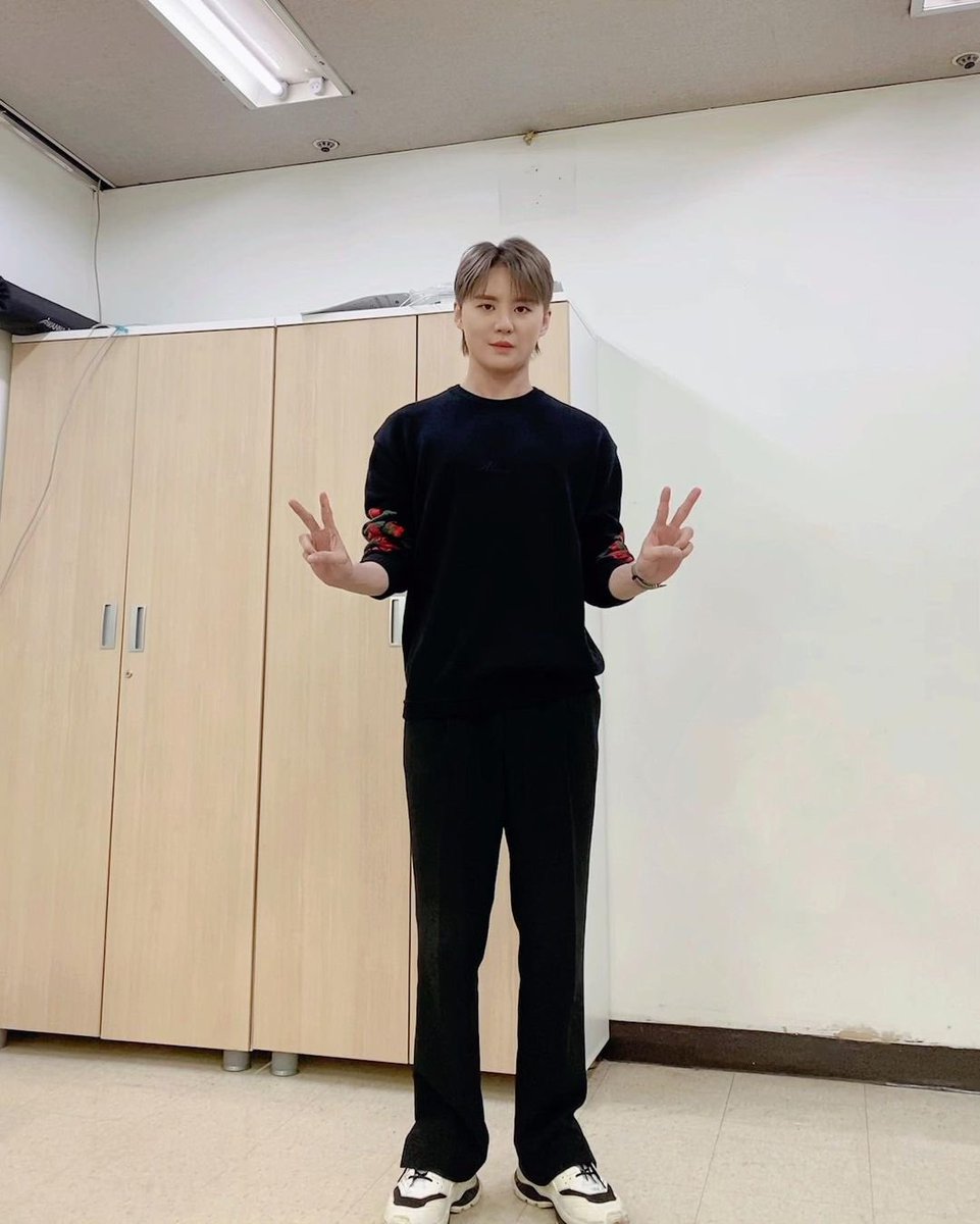 XIA_destinyjun's tweet photo. 오늘은 #김준수 와 함께✔️
#아리랑라디오 WORLD X TOGETHER!

오후6시에 시작되는💡
#ArirangRadio 개국 17주년 #생방송
#온라인 #오픈스튜디오 #본방사수 는 필수✨

https://t.co/NA8XkQDgvD
https://t.co/m6deJaIjcK

준수의 무대와 토크는 2부에서 함께해요🐥❣️

https://t.co/vXqr0oMjw3 https://t.co/oF8ftvmVpH