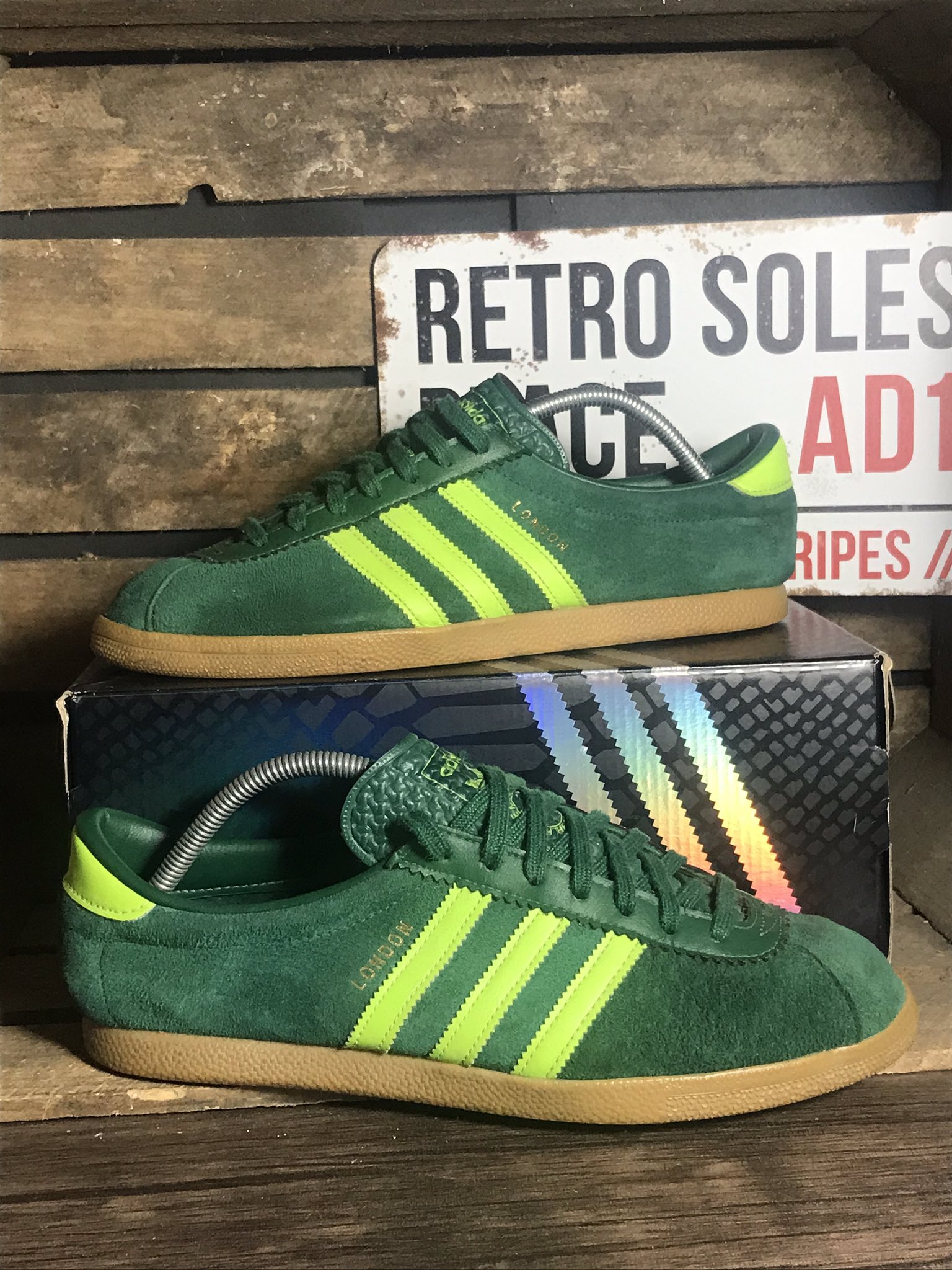 Mal regimiento Nido Retro Soles on Twitter: "For Sale:- #Adidas #London #Slime Date of  Release:- 10/10 UK 9 Condition:- Good Pre Worn With OG Box:- No £150  DELIVERED More Photos Available RT Appreciated DM me