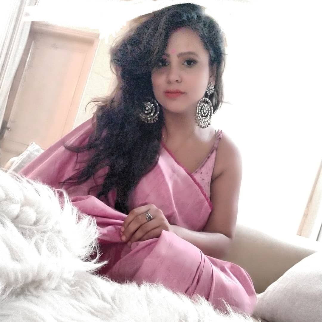nishaasingh8130's tweet photo. The joy of dressing is an art #navratri2020 #sarilove #festivevibes #makeup #readytoclick https://t.co/V97LhjVlFw