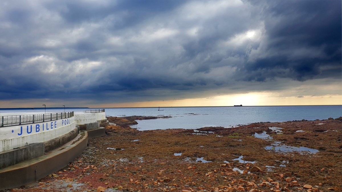 Jubilee Pool, (Battery Rocks)  

Penzance

The dramatic rocky outline takes it's name from a gun battery from 1740s, that was created as protection from Fench naval attacks. 

#Cornwall #ocean #landscape
#sunset #photo #photooftheday #photographylovers #photography #sky
