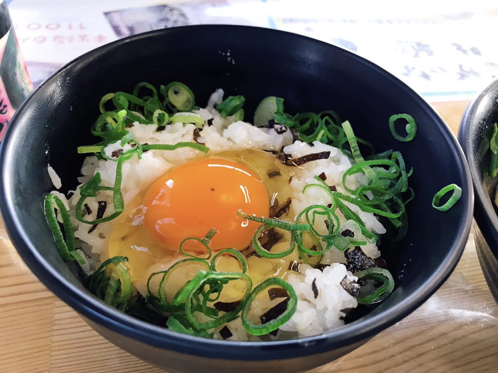 giuliano329's tweet photo. 今日のお昼はちょっと遠出して加西でうどん✨

釜バターおいしす😋
たまごかけご飯もおいしす😋

来月は本場香川に上陸するので予行演習😆

#お腹ペコリン部 #さぬきうどん #がいな製麺所 #たまごかけごはん #tkg #おいしいは正義 https://t.co/SPAhz9SpH1