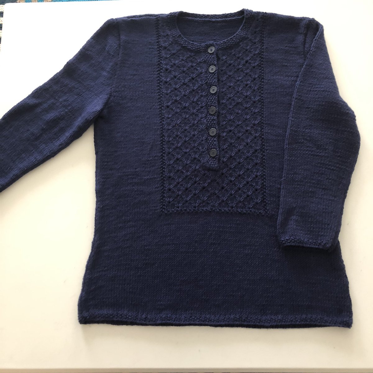 Muhtzel's tweet photo. Pullover für meine Tochter #twitterknitter #handknit #knitting #knit #knitwear #knittingaddict #knittingpassion #handmadebyme #dropscottonmerino #brooklyntweed #wellwood https://t.co/HClGCGcwMS