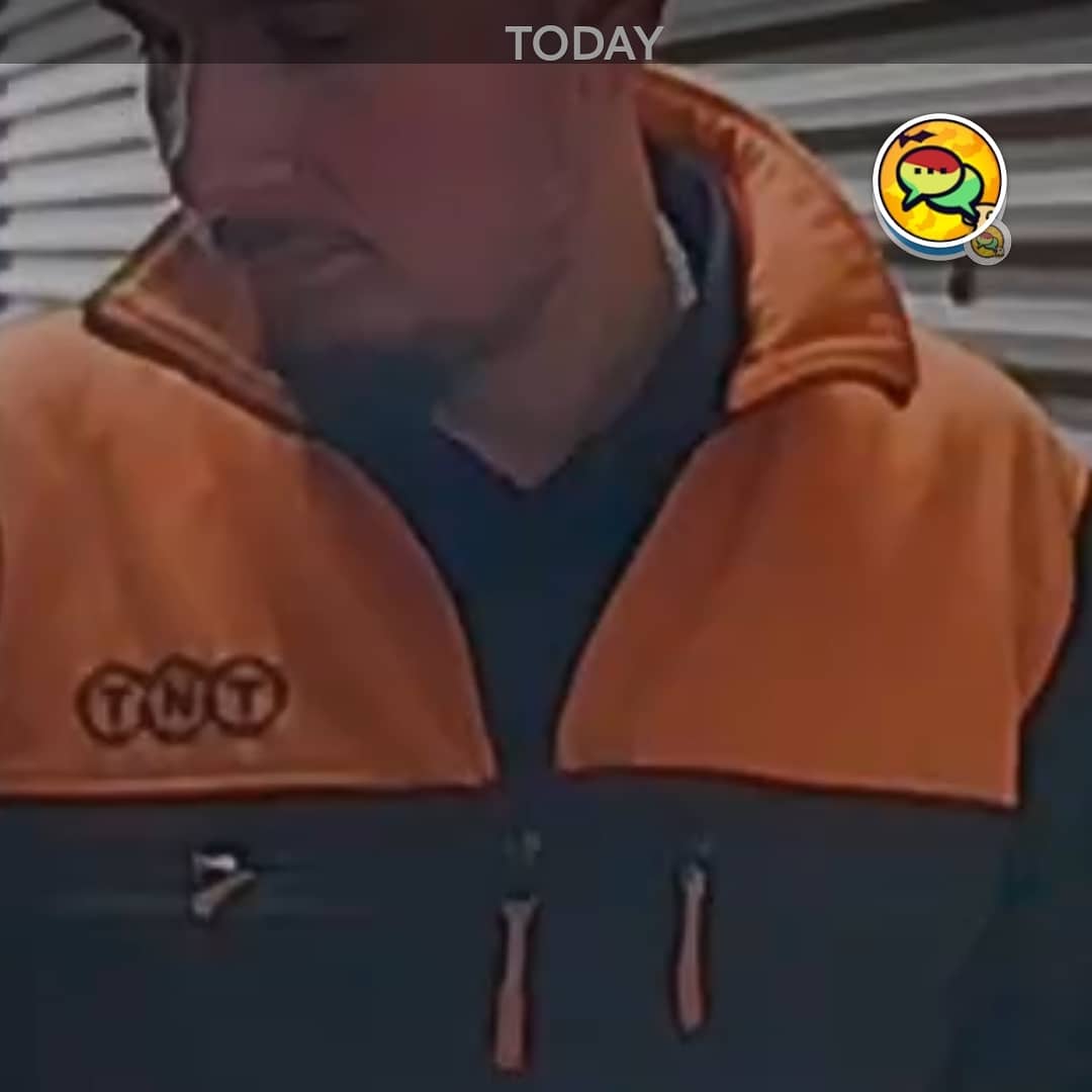 JeniMurray9's tweet photo. @TNTUKOfficial felt it necessary to delete this person's face from Twitter!! HE STOLE FROM MY PROPERTY, after delivering my package!! https://t.co/cdaEEKf2b5
