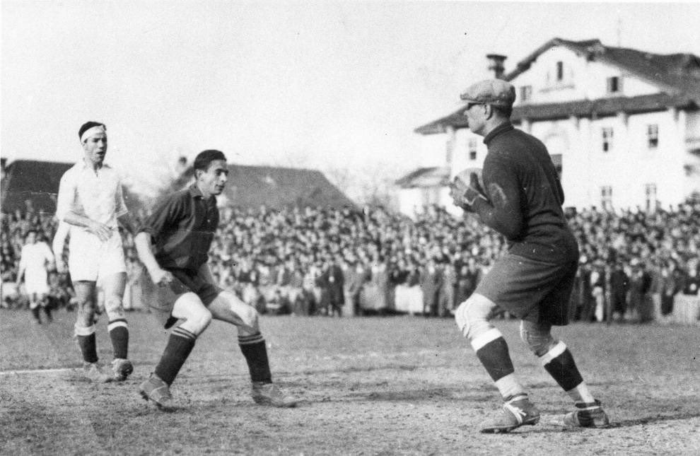  1940sFollowing the civil war, Osasuna pushed for promotion from Segunda but ended up relegated in 1944 and spent 5 years in Tercera.Striker Julián Vergara notched 185 goals in 184 games, remaining the club’s record goalscorer to this day   #LLL