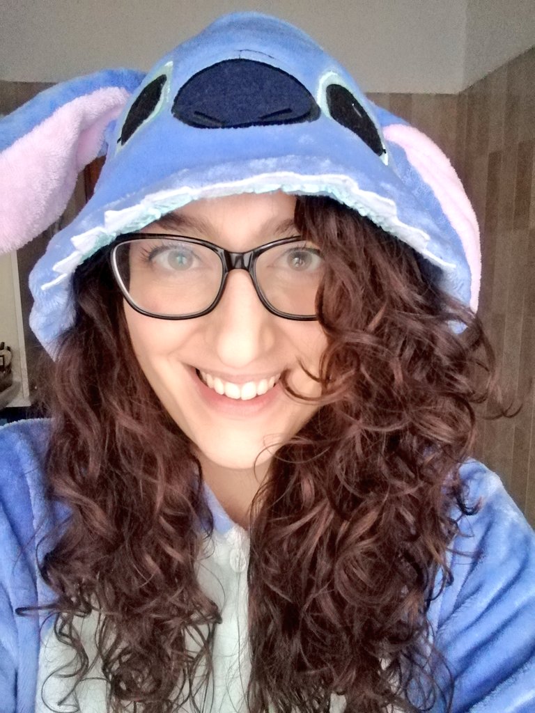scarabissa's tweet photo. "Non vorrai mica passare il weekend in pigiama??" 
No, infatti... 😅 
#Stitch https://t.co/2xtznNj3NZ