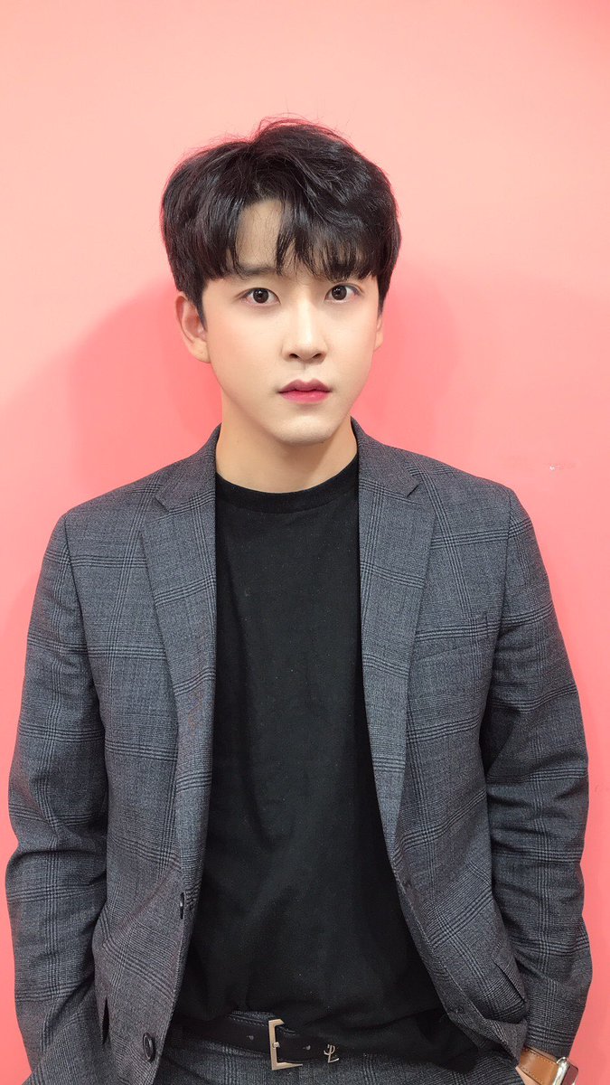 oneworld_ent's tweet photo. 📍【F.CUZ テゴン】第3回オンラインサイン会

🗓開催日時：2020年10月24日(土)19:00〜

✅F.CUZ テゴン第3回オンラインサイン会が後程19時～START🌼🌈皆様とお会い出来るのを楽しみにしております🎀🤍

🔗イベント詳細：https://t.co/zIZApqb8Pg https://t.co/B7e0z4NBlo