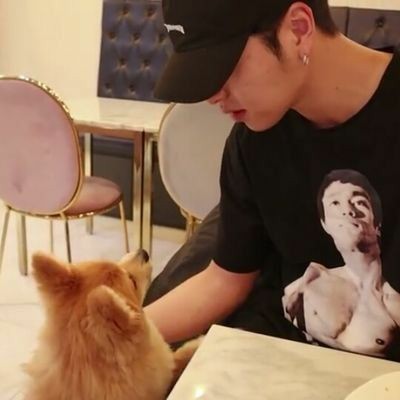 _katweynaa__'s tweet photo. Junhoe as a boyfriend. 💓 https://t.co/6EY6hNGG74