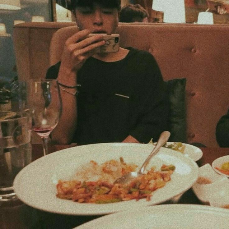 _katweynaa__'s tweet photo. Junhoe as a boyfriend. 💓 https://t.co/6EY6hNGG74