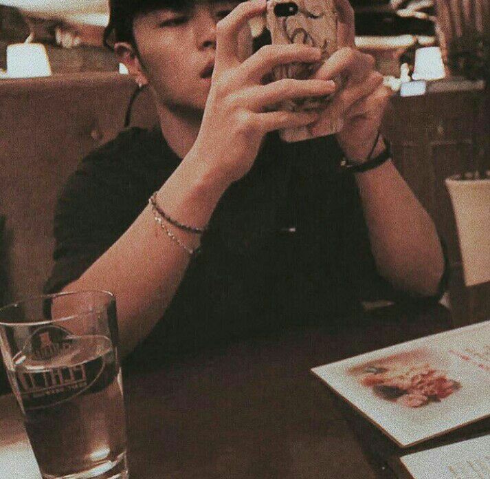 _katweynaa__'s tweet photo. Junhoe as a boyfriend. 💓 https://t.co/6EY6hNGG74