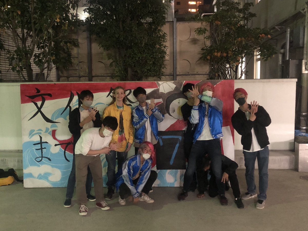 73_Afes's tweet photo. 〔文化祭7日前〕
活動時間が7時に延長され、文化祭準備もラストスパートです。
一般客の皆さんにはお越し頂けませんが、校内装飾の絵(1.2枚目)や文化祭グッズ(3枚目)についても、オンラインにて画像の公開を行う予定です。
当日をお楽しみに!
#73afes #文化祭 #makeazone https://t.co/Dyzb97PLBw