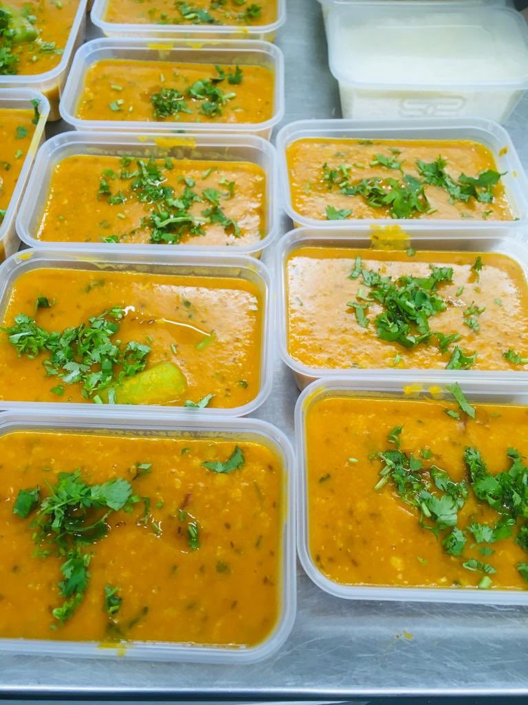 womenzonebfd's tweet photo. We are offering 50 meals everyday, over 5 days for children in #Bradford and believe that #NoChildShouldGoHungry during half term🥘

Collection times run from Sun-Thurs, 12-2pm. 
Contact Lubna to book a slot: lubnakhalid@womenzonecc.co.uk / 01275 665270

#HealthyHolidaysBradford https://t.co/JaP6uFI3YQ