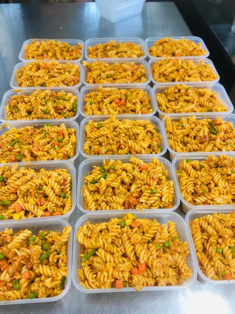womenzonebfd's tweet photo. We are offering 50 meals everyday, over 5 days for children in #Bradford and believe that #NoChildShouldGoHungry during half term🥘

Collection times run from Sun-Thurs, 12-2pm. 
Contact Lubna to book a slot: lubnakhalid@womenzonecc.co.uk / 01275 665270

#HealthyHolidaysBradford https://t.co/JaP6uFI3YQ