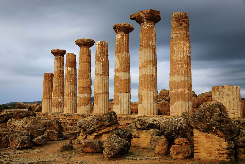 5. Temple of Heracles, Agrigento.Built in the 6th century BCE, the temple originally had 6 columns on each facade and 15 along the sides.