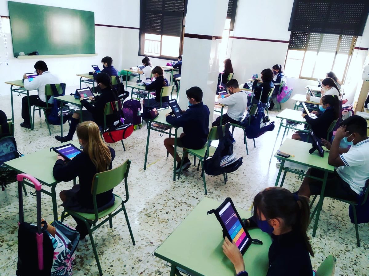 CarmelitasOrihu's tweet photo. 📱El alumnado de 4° de Primaria repasa el contenido de la unidad 1 de Lengua mediante Quizizz. ¡Una manera divertida de afianzar el contenido!📱 #tabletsamsung https://t.co/yK81gobVWM