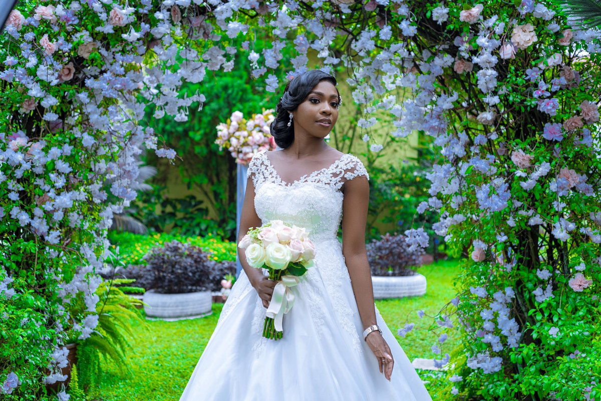 kvngeddieklicks's tweet photo. Who Was In The Garden..
A Pretty Fine Gal
You Can't Come To See Her
No No No No!
#love #WEDDINGPHOTOGRAPHY #bride #gardens #custompresets #AdobeMAX #SaturdayMorning #SaturdayVibes #SaturdayMotivation https://t.co/0S0S7iQl4X