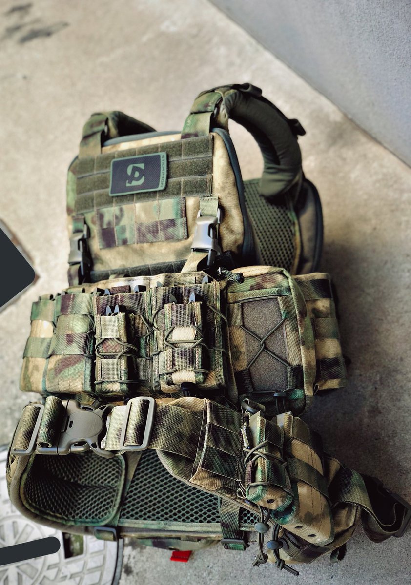 Stich Profi製 プレートキャリア マグポーチ付き ElFdkIoVcAI7jxm.jpg