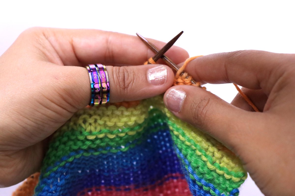 knit_pro's tweet image. Have you tried our row counter ring? 
This piece of statement jewellery will help you keep track of your project and if you are wearing it, you are less likely to mislay this tool.
Also available in black.