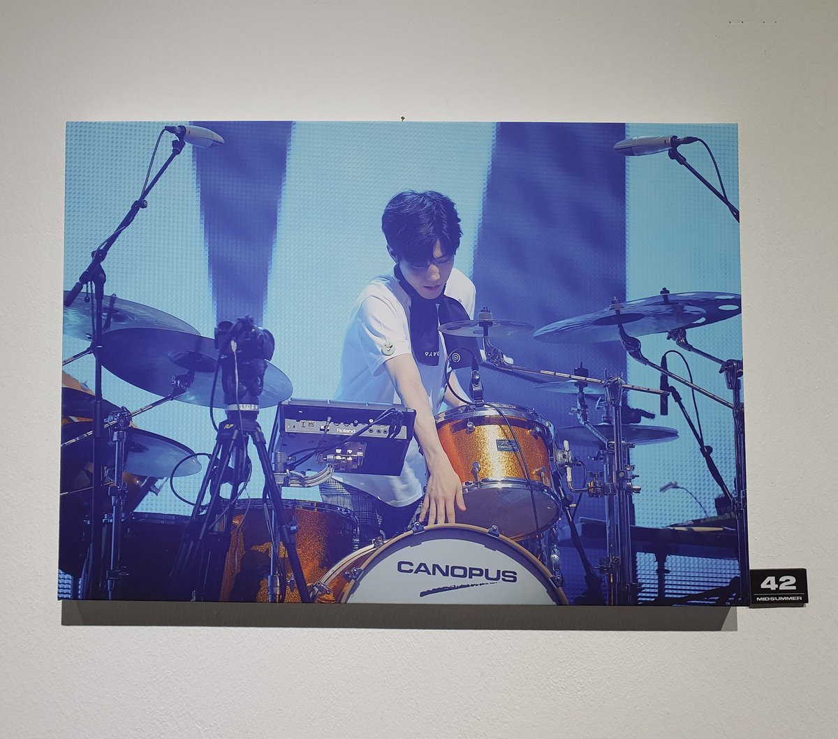 쓰고 나왔어요😊💕좋은 날 좋은 날씨에 예쁜 전시회를 볼 수 있어서 너무 행복했어요 준비해주신 힛더빝님이랑 스탭분들이랑 다들 너무 고생많으셨어요! 덕분에 너무 행복한 시간 보냈습니다💛소중한 도운이의 날들을 기록해주셔서 감사해요🥰