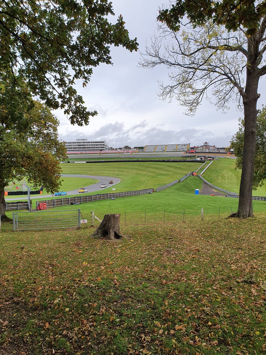 GrahamGooders's tweet image. Here we go again 😍 back for traditional Goodrich weekend @Brands_Hatch.  Still not missed the FFFestival event since 1984!!!  Little stop inside Druids hairpin to say hi to Dad xxx  Looking forward to more great racing @brsccff1600nat @Classic_F_Ford