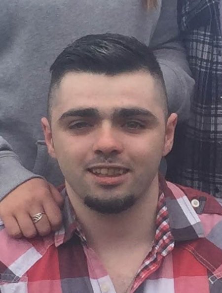 rebeccaharper77's tweet image. Can everyone please retweet this, it’s a month tomorrow since my brother has went missing in belfast, he could be anywhere in Ireland. Caoimhin is around 5ft 6ins tall, of medium build with black hair and has hazel coloured eyes. If you see him please contact the me or the police