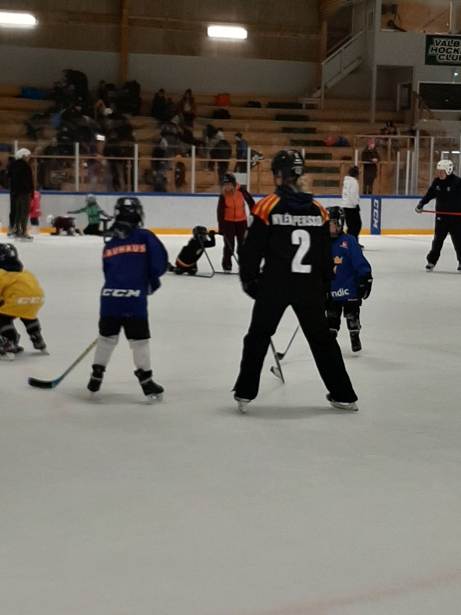 Annorlunda matchvärmning idag👍Uppskattat besök på Valbo HC'S TKH🏒🥅👊