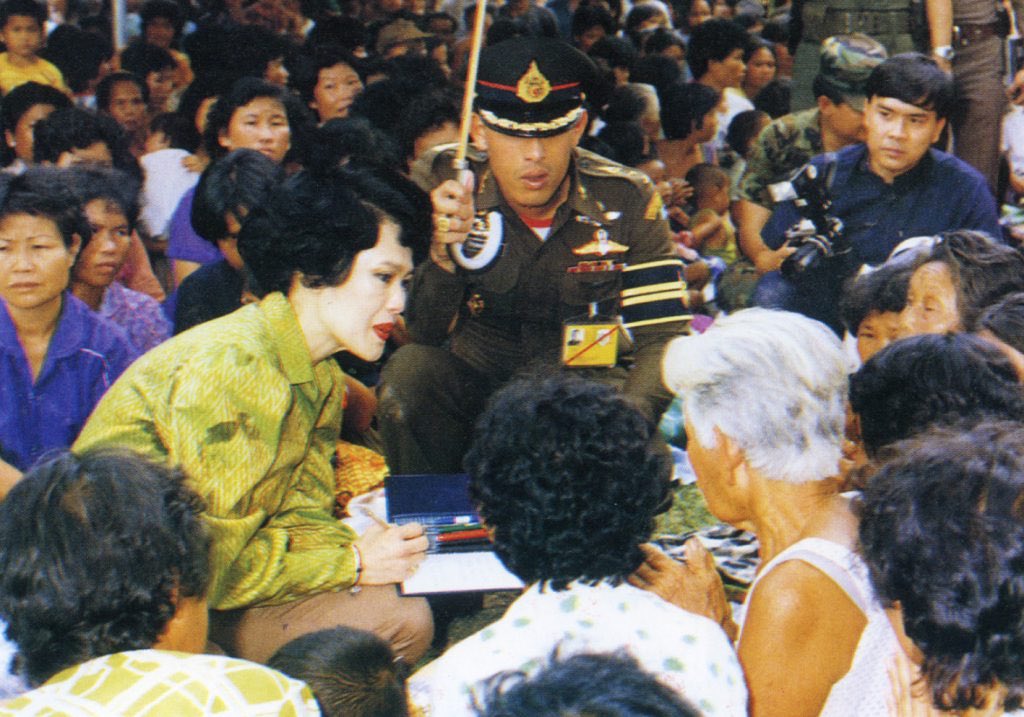 motorwars's tweet image. “เราจะสืบสาน รักษา และต่อยอด และครองแผ่นดินโดยธรรม เพื่อประโยชน์สุขแห่งอาณาราษฎรตลอดไป”

Actions speak louder than words 💛  
#ในหลวงสู้สู้
#พลังเงียบ