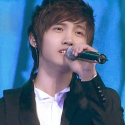 chwangpics's tweet photo. Changmin
was our past ❤️
He is our present 💜
And he will be our future🎈

As long as he sing, create music or he still there... 
 🎤🎧🎸🎙️🎼🎹💞

#FutureWithChangmin
#최강창민 #チャンミン
#CHANGMIN https://t.co/ZTTczFhaVG