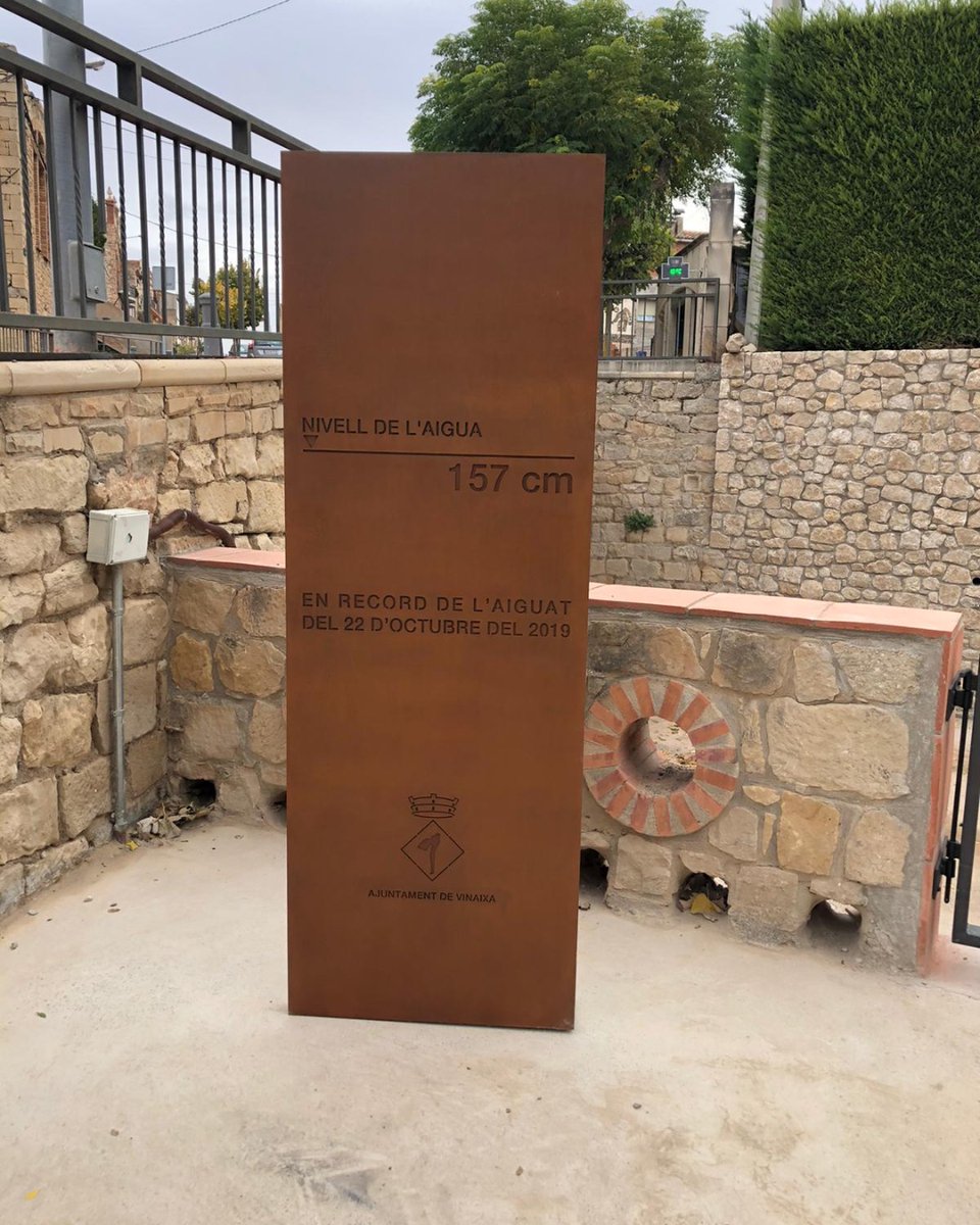 ajVinaixa's tweet photo. Dos dies després, començava la recuperació de les riuades, avui, un any més tard i amb molt d'esforç la imatge és completament diferent. https://t.co/8hz95VZ6xv