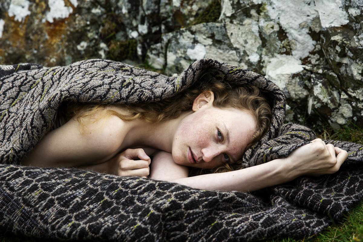 ProjectBaaBaa's tweet photo. Fiona Daly's beautiful Basalt Design from Gotland, Hebridean, Faroe & Villsau wool & natural dyes (400x100cm) appears in today's @IrishTimes Thanks @DeeMcQuillan ๐ https://t.co/sphPvsKx15 Photo @eilishmccormick @galway2020 #WoolShowcase #Choosewool #irishdesign #sheepfarming https://t.co/Wo8RemeQGT