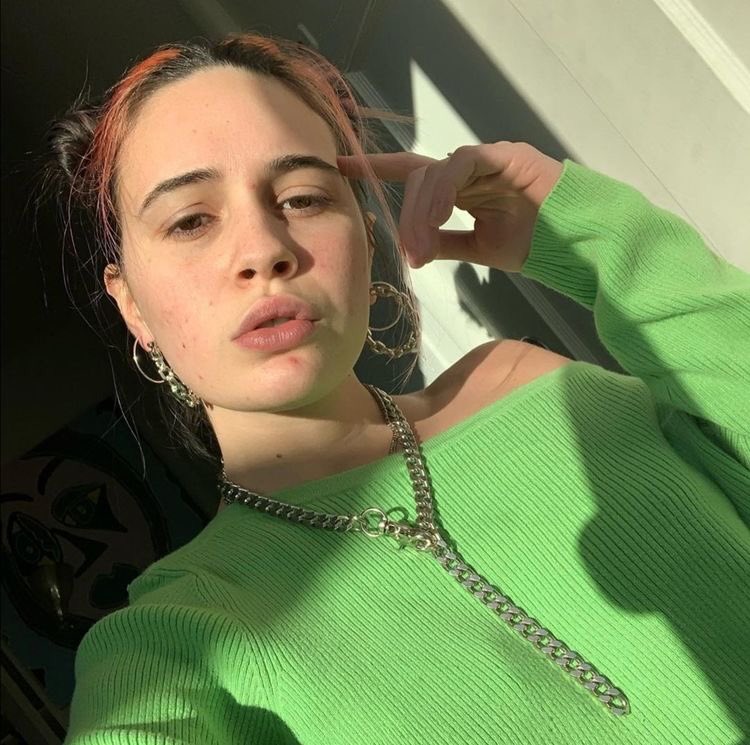 bea miller as among us players; a very needed thread