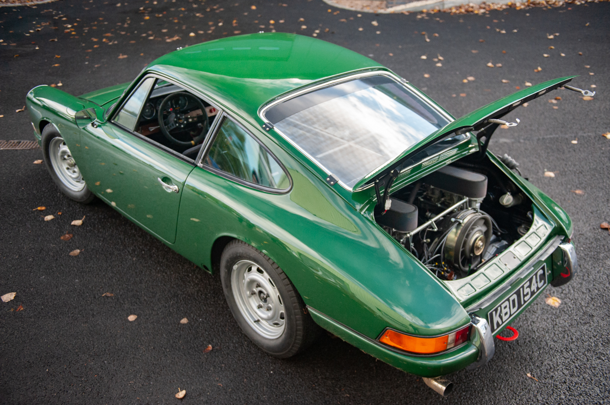 In-car video from the first test of our latest 1965 Porsche 2-litre 911 build on a damp and greasy Silverstone circuit yesterday. The car will race in tomorrow’s 3-hour RAC Historic TT event 🇬🇧 bit.ly/3ogC8bI