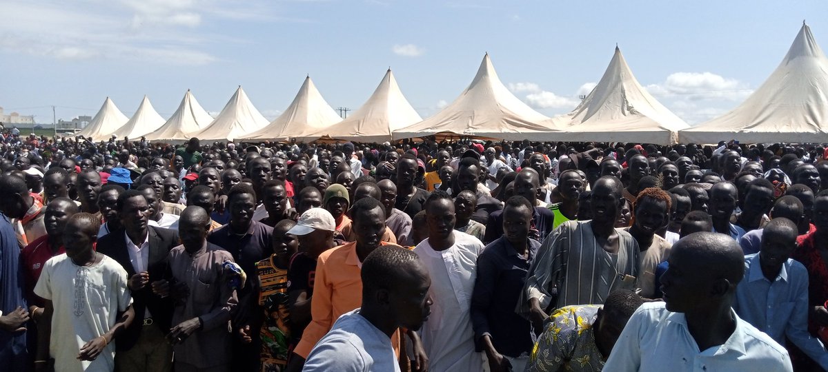 RadioVorBor's tweet photo. Scores feared injured and others missing after #SouthSudan Wrestling or #PEACE turns violent. Details will come shortly...... https://t.co/MqWuKiWDBn