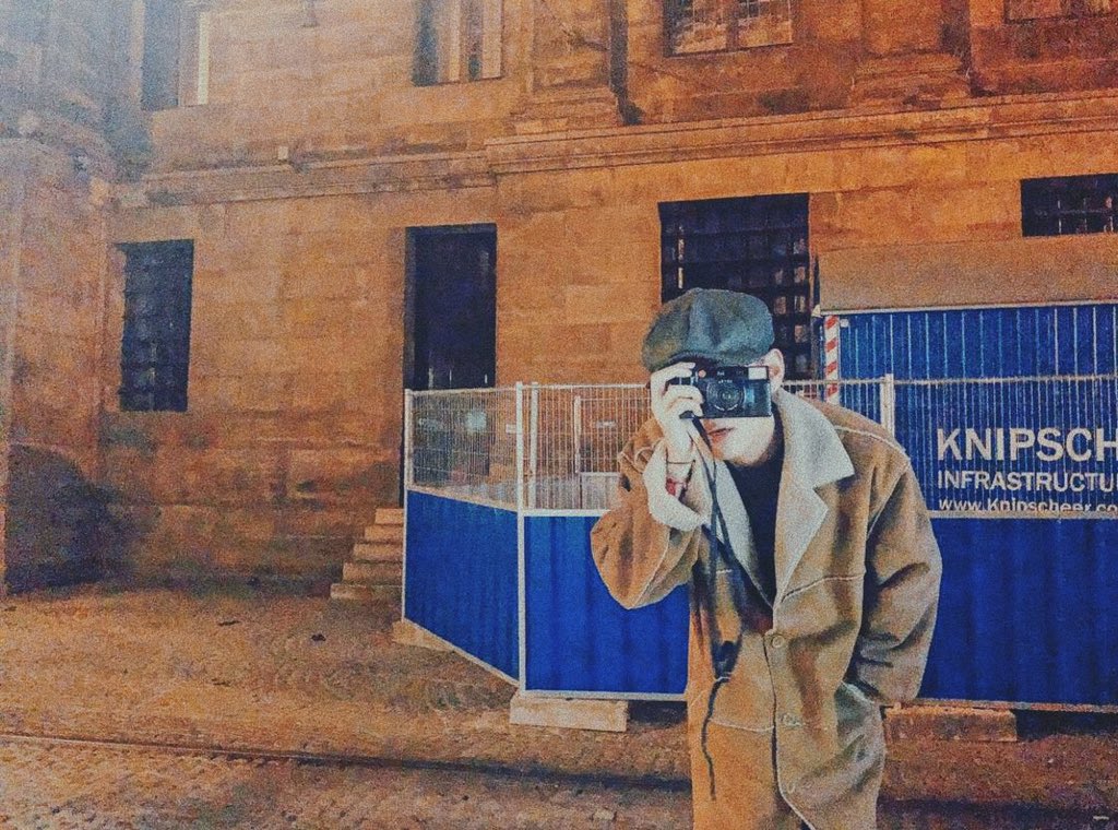 📸