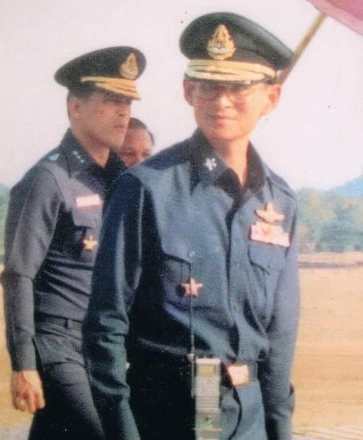 motorwars's tweet image. Actions speak louder than words 💛  
#ในหลวงสู้สู้
#พลังเงียบ