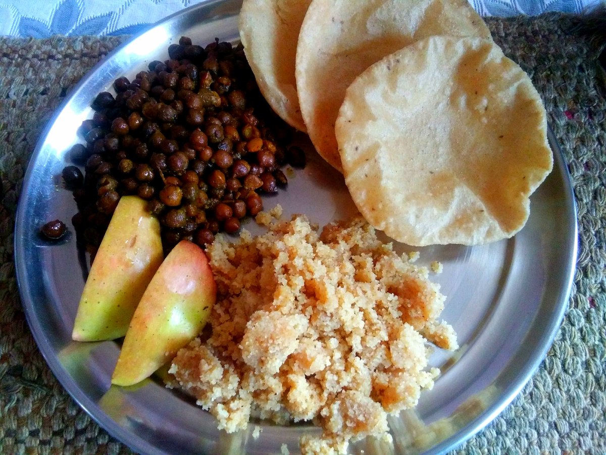 suzalskitchen's tweet photo. Channe puri pudding 
#blackgram #puri #pudding 
#tasty #foodie https://t.co/b7BdIafXEJ