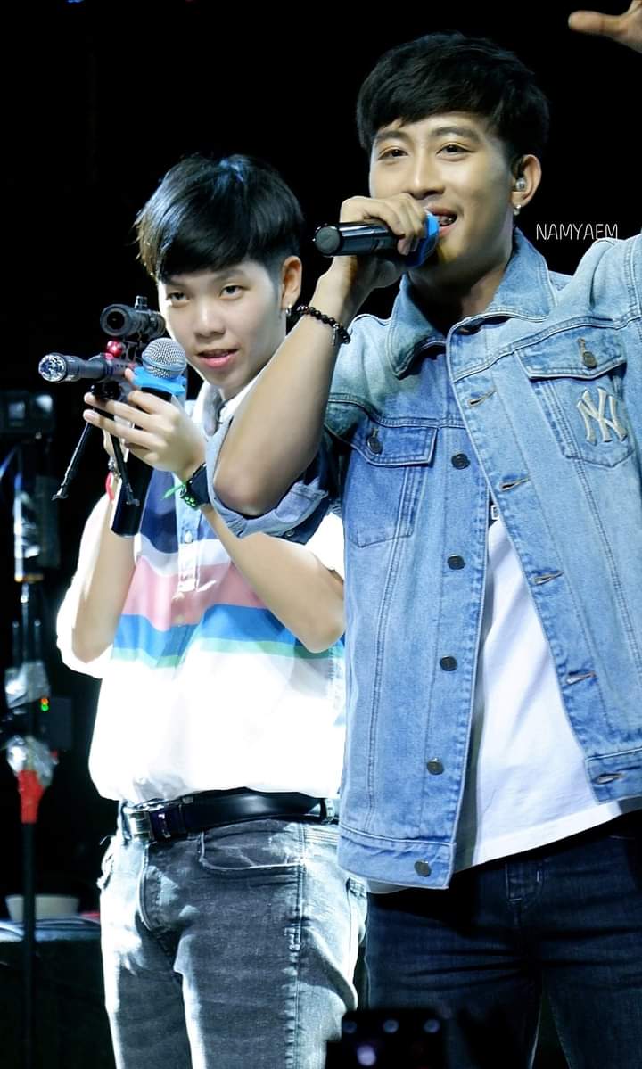 grace_nkm's tweet photo. ผู้ชายข้าใครจะเเตะ😎
องค์ชายธนดล กับองครักษ์ป๊ายปายของเขา☺💕
#นุ๊กปาย 
#นุ๊กธนดล #ป๊ายปายโอริโอ้ 
#ทีมปั่นเทรนฉลามวาฬ #548NP https://t.co/5eijLEJTjV