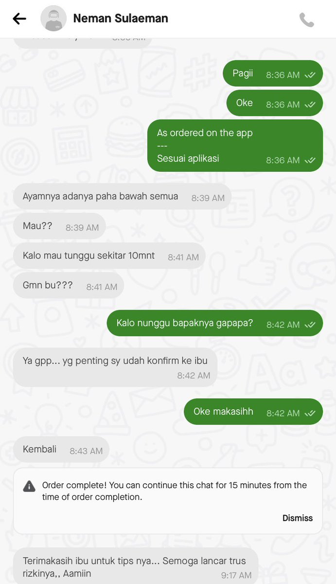 ariefarida's tweet photo. Terharu~ baru kali ini didoain pdhl ngasih tips gak seberapa, itupun sebenernya gegara bapaknya rela nungguin 10 menit buat ayamnya mateng (kalo diitung2 kan lumayan buat cari orderan lain). Yang begini ini yg bikin gabisa move on dari gofud ⁦⁦@gojekindonesia⁩ https://t.co/yck99jY42J