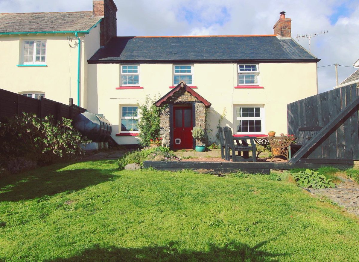 Brightsbideford's tweet photo. Two very different rural village properties at £300,000 both agreed last week to some very happy and excited buyers! #goodleigh #clovelly #estateagent https://t.co/paTxYVxUca