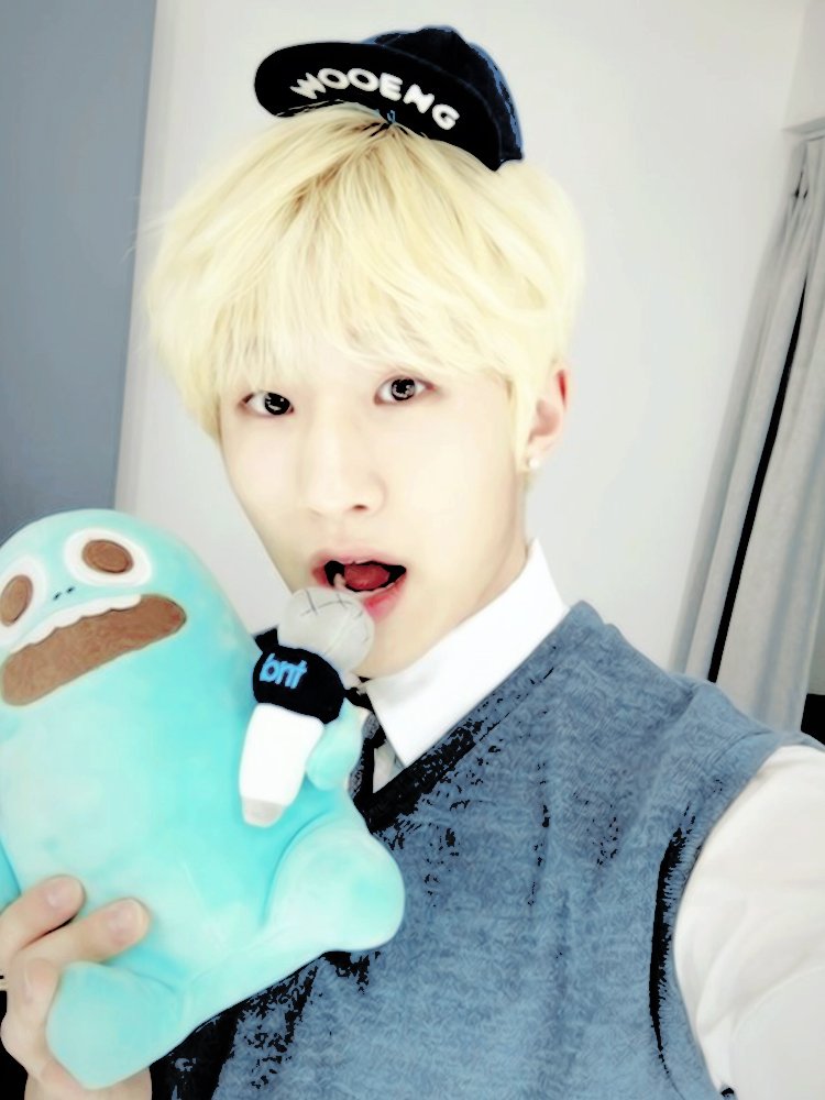 ASTRO_offcI's tweet photo. ⠀ ˛ 🎼 ⨾ wᥲnnᥲ 𓂃 𓋲 bᥱ your st✰r 𓏭 # 🧸 ╱ ꜜ 𓈀 ( 𝗽. ) ⿴˒ 𝕦𝕡.dᥲte ➪ #THYSTATION
Le aventaría mis calzones a Ivek # no homo pero esta canción me encanta, ivek haciendo solo arte y triunfando en la vida. #THYLF https://t.co/FATApLwNPU