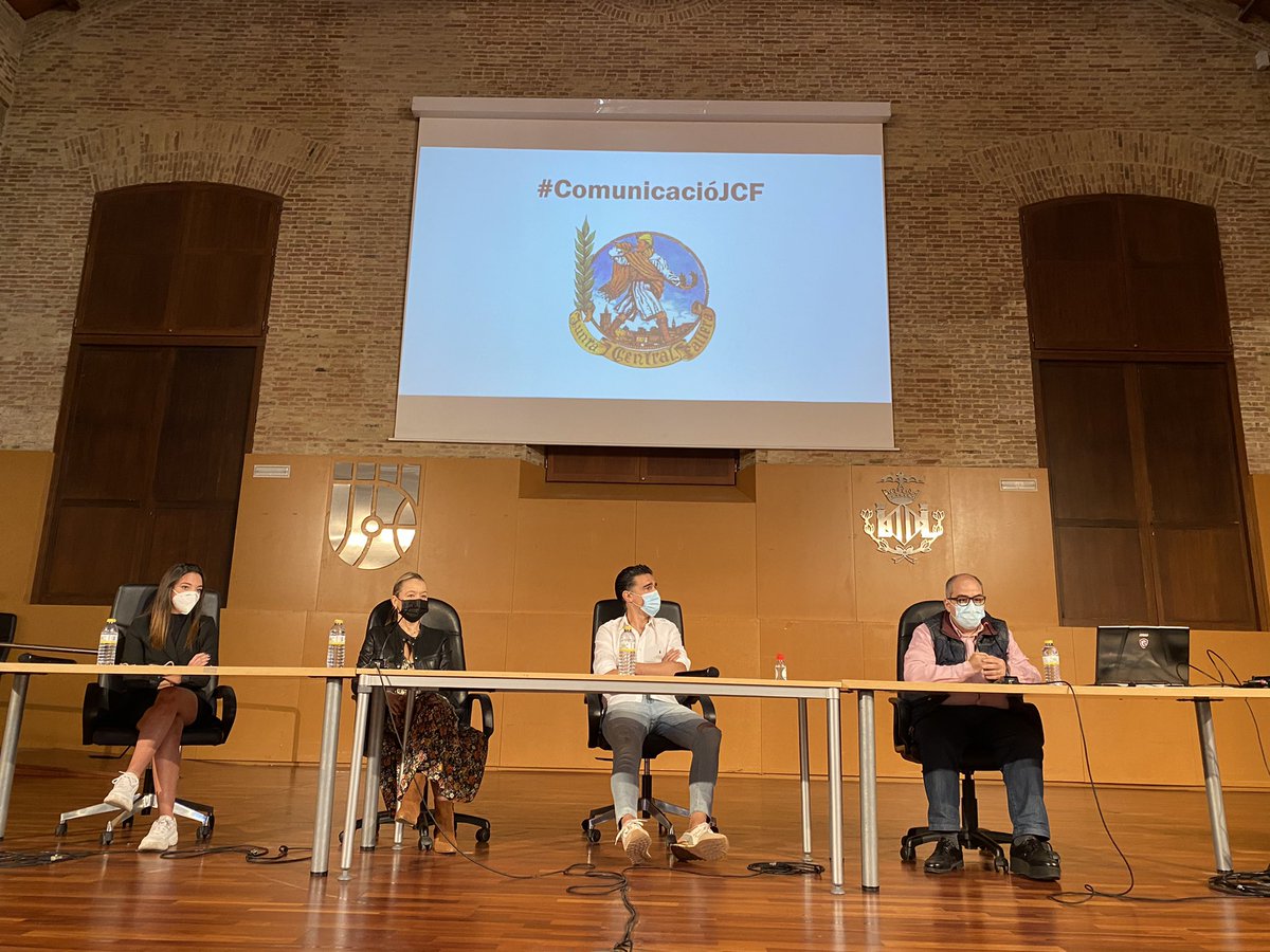 JCF_Valencia's tweet photo. 🔥📺 Finalitzem la primera jornada del curs de Comunicació Fallera amb la tercera xerrada, "Relació Falles-Mitjans de comunicació”, amb: 

🔸 Boro Peiró (@GenteDeFallas)
🔸 Nuria Llopis (@Levante_TV)
🔸 @omairavlb (@_OfficialPress)
🔸 @mazarapico (@act_fallera)

#ComunicacióJCF https://t.co/aBaCMsINau