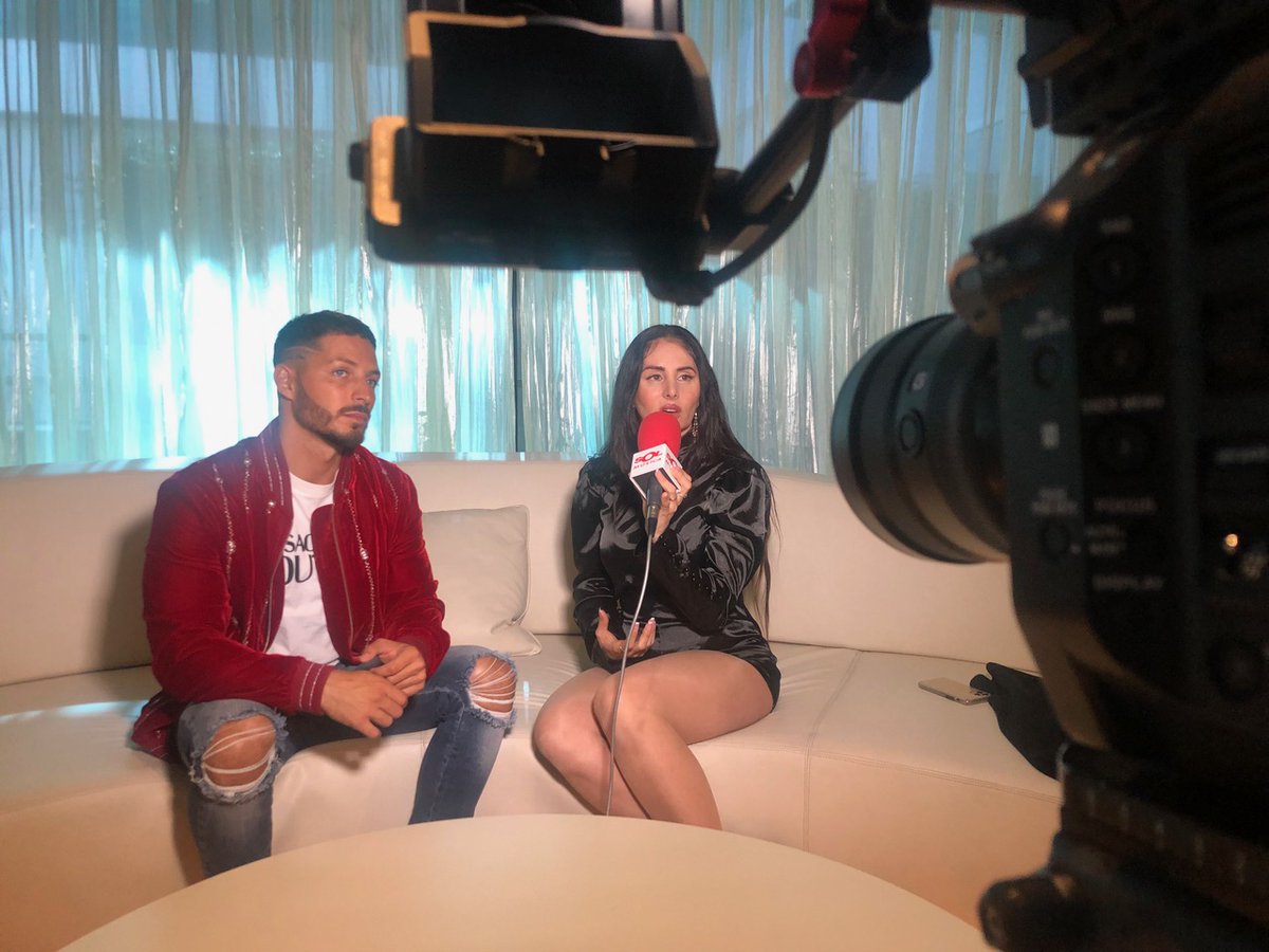 recamarapro's tweet photo. grabando una entrevista con @malarodriguez en su colaboración con @nynovargas
para @solmusica desde el @hotelnuevomadrid

#recamara #recamaraproducciones #música #entrevista #sonyfs7 #fs7 #vivirrodando #rodaje🎬 #publicidad #video #vivirmusica #malarodriguezfanarts  #reportaje https://t.co/rmIJmlWGoR