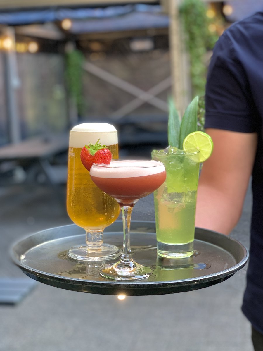 Weekend vibes ✌🏼

We are gearing up for a crazy busy Saturday, and can't wait to see you all! We'll be ready and waiting with delicious cocktails and ice cold pints 🤤