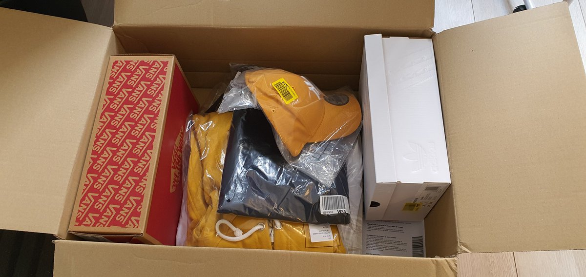 Flo0ow91's tweet photo. @AlexSeller1 Merci au poto pour la commande Zalando! Efficace vous pouver y aller 👌🏼🙏🏼💪🏼 https://t.co/yxMuysIzxC